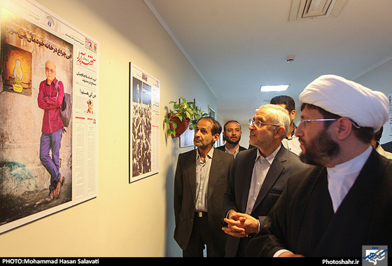 گزارش تصویری بازدید خانواده شهدای مدافع حرم و مسئولان استانی و شهری به مناسبت روز خبرنگار از تحریریه شهرآرا