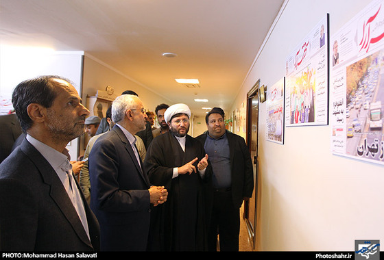 گزارش تصویری بازدید خانواده شهدای مدافع حرم و مسئولان استانی و شهری به مناسبت روز خبرنگار از تحریریه شهرآرا