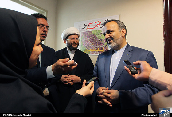 گزارش تصویری بازدید خانواده شهدای مدافع حرم و مسئولان استانی و شهری به مناسبت روز خبرنگار از تحریریه شهرآرا