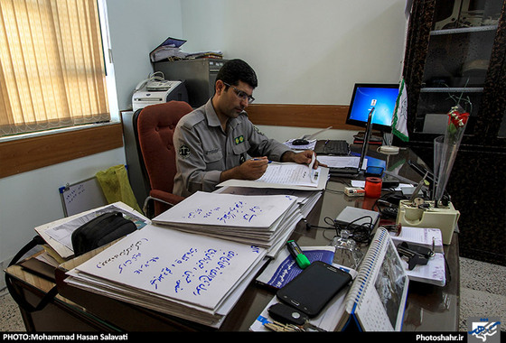 مدثر تیموری محیط بان نمونه کشور که در منطقه خواف به کمک همکارانش تا امروز شکارچیان زیادی را راهی دادگاه کرده است.یکی از کارهای روزانه او بررس