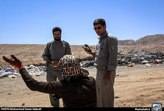 برخورد با عوامل تفکیک غیرمجاز زباله. آقای تیموری می گوید: با فرد خاطی برای چندمین بار است که برخورد شده ، و پرونده به دادگاه ارسال شده است.