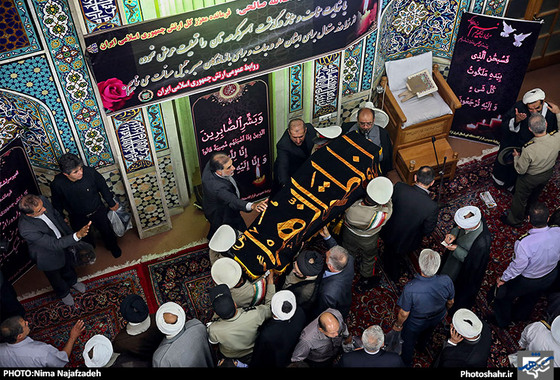 گزارش تصویری | تشییع پیکر همسر فرمانده کل ارتش در مشهد | ‎عکاس : نیما نجف زاده /شهرآرا