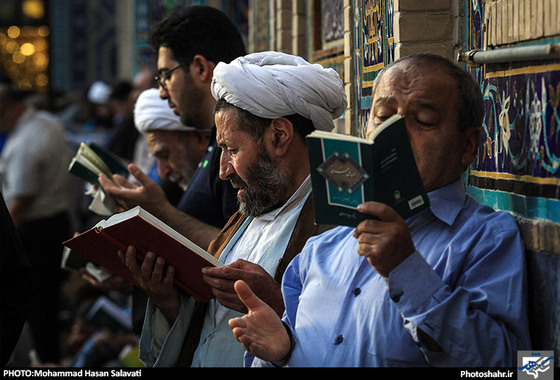 گزارش تصویری | مراسم دعای پر فیض عرفه در حرم رضوی | عکاس : محمد حسن صلواتی / شهرآرا