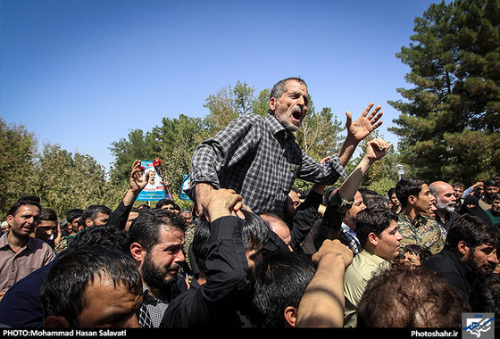 گزارش تصویری | آیین تشییع و خاکسپاری سه شهید مدافع حرم در مشهد | عکس : محمد حسن صلواتی /شهرآرا