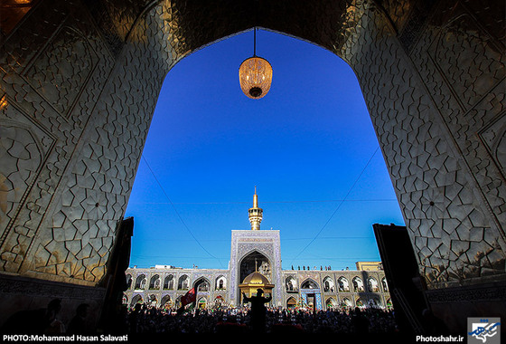 گزارش تصویری | آیین تعویض پرچم حرم رضوی همزمان با آغاز ماه محرم | عکاس : محمد حسن صلواتی /شهرآرا