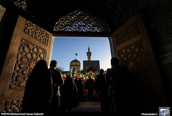 گزارش تصویری | آیین تعویض پرچم حرم رضوی همزمان با آغاز ماه محرم | عکاس : محمد حسن صلواتی /شهرآرا