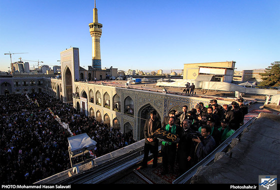 گزارش تصویری | آیین تعویض پرچم حرم رضوی همزمان با آغاز ماه محرم | عکاس : محمد حسن صلواتی /شهرآرا