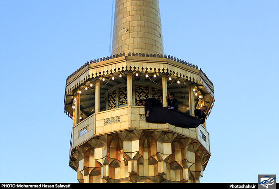 گزارش تصویری | آیین تعویض پرچم حرم رضوی همزمان با آغاز ماه محرم | عکاس : محمد حسن صلواتی /شهرآرا