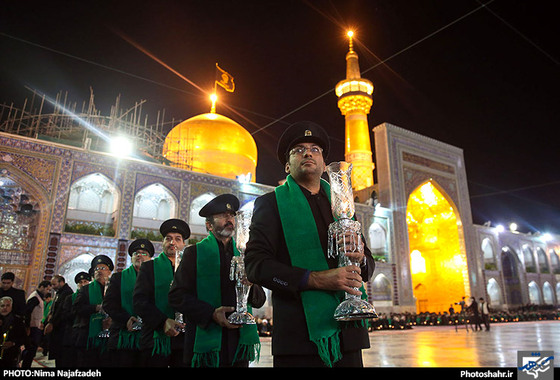 گزارش تصویری | مراسم خطبه خوانی شب عاشورا در حرم رضوی  عکس : نیما نجف زاده / شهرآرا