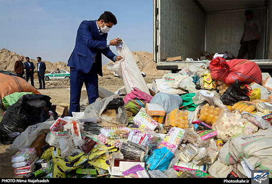 گزارش تصویری | امحاء 3 تن کالای قاچاق در مشهد | عکاس: نیما نجف زاده /شهرآرا
