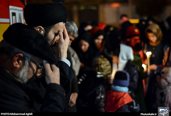 گزارش تصویری | ادای احترام مردم مشهد به شهدای آتش نشان حادثه پلاسکو تهران | عکاس : محمد عقیلی/ شهرآرا 