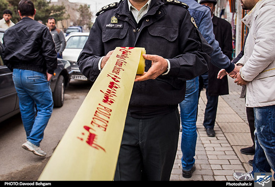 گزارش تصویری | بازسازی صحنه سرقت از طلا فروشی در مشهد | عکاس : داود بهگام /شهرآرا