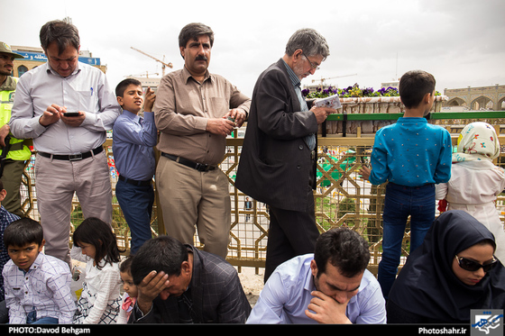 گزارش تصویری زایران و مجاوران حرم رضوی در آستانه سال نو عکاس داود بهگام شهرآرا