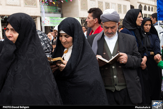 گزارش تصویری زایران و مجاوران حرم رضوی در آستانه سال نو عکاس داود بهگام شهرآرا