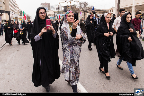 گزارش تصویری زایران و مجاوران حرم رضوی در آستانه سال نو عکاس داود بهگام شهرآرا