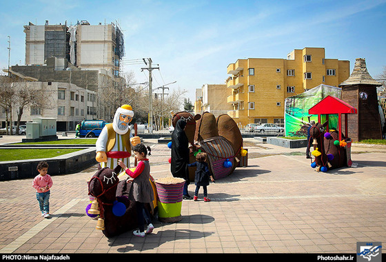 گزارش تصویری | گل آرایی و نصب المانهای گل در سطح شهر مشهد | عکاس : نیما نجف زاده /شهرآرا