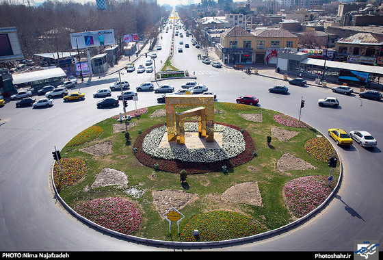 گزارش تصویری | گل آرایی و نصب المانهای گل در سطح شهر مشهد | عکاس : نیما نجف زاده /شهرآرا