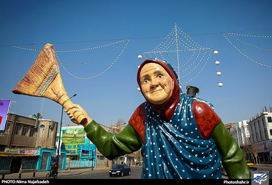 گزارش تصویری | گل آرایی و نصب المانهای گل در سطح شهر مشهد | عکاس : نیما نجف زاده /شهرآرا