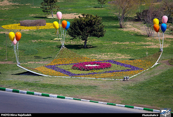 گزارش تصویری | گل آرایی و نصب المانهای گل در سطح شهر مشهد | عکاس : نیما نجف زاده /شهرآرا