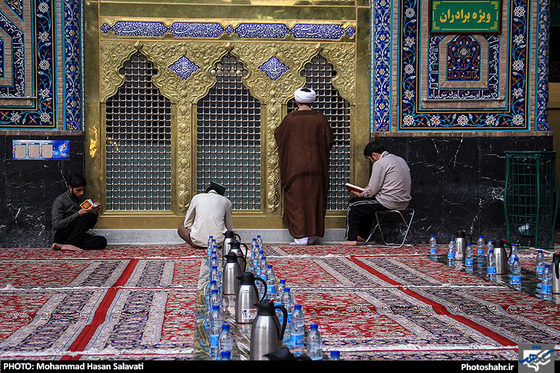 گزارش تصویری | آیین معنوی اعتکاف در حرم مطهر رضوی | عکاس : محمد حسن صلواتی / شهرآرا
