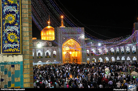 گزارش تصویری | حال و هوای مشهد در شب نیمه شعبان| عکاس :نیما نجف زاده/ شهرآرا