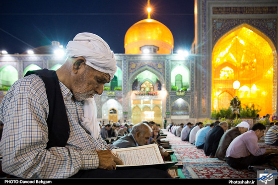 گزارش تصویری | ترتیل خوانی سحرگاهی قرآن کریم در حرم مطهر رضوی | عکاس: داوود بهگام /شهرآرا