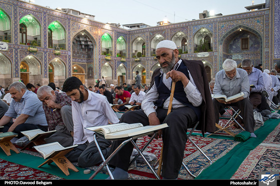 گزارش تصویری | ترتیل خوانی سحرگاهی قرآن کریم در حرم مطهر رضوی | عکاس: داوود بهگام /شهرآرا