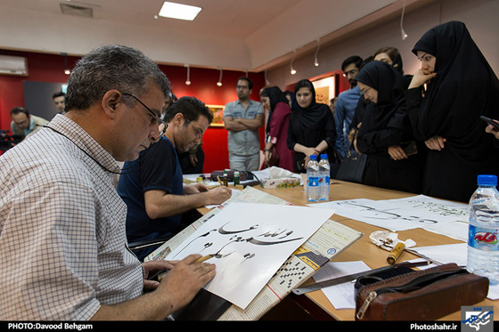 گزارش تصویری | کتابت آیات قرآن کریم به مناسبت میلاد امام حسن مجتبی (ع) | عکاس: داوود بهگام /شهرآرا