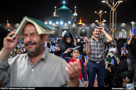 گزارش تصویری | احیای شب بیست و یکم ماه مبارک رمضان در حرم رضوی | عکس : محمد حسن صلواتی /شهرآرا