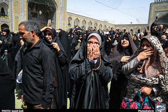 گزارش تصویری | تشییع پیکر دو شهید مدافع حرم در مشهد | عکاس : سعید گلی /شهرآرا