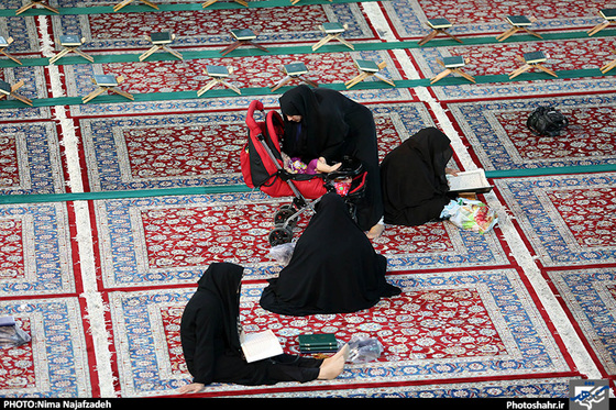 جزء خوانی قرآن کریم در حرم مطهر رضوی