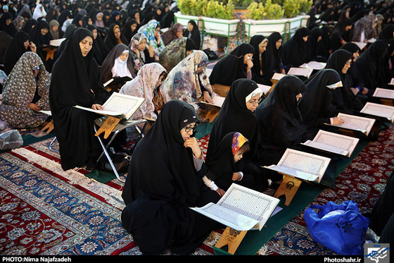 جزء خوانی قرآن کریم در حرم مطهر رضوی