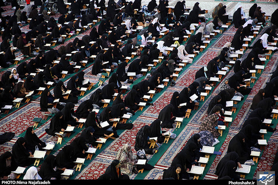 جزء خوانی قرآن کریم در حرم مطهر رضوی
