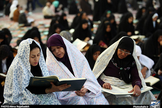 جزء خوانی قرآن کریم در حرم مطهر رضوی