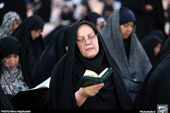 جزء خوانی قرآن کریم در حرم مطهر رضوی