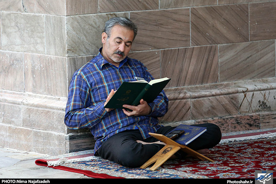 جزء خوانی قرآن کریم در حرم مطهر رضوی