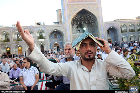 جزء خوانی قرآن کریم در حرم مطهر رضوی