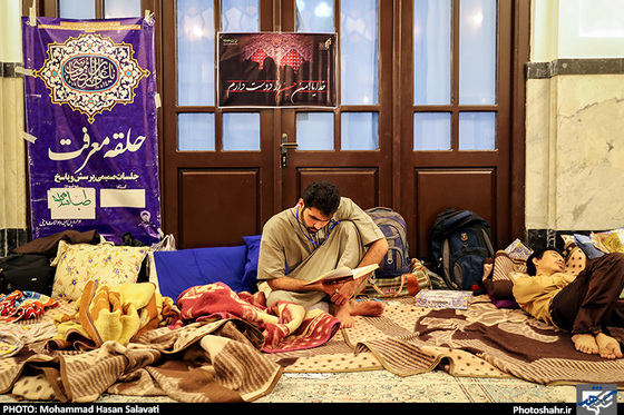 گزارش تصویری | اعتکاف دانش آموزان،طلاب و روحانیون غیر ایرانی در حرم رضوی | عکاس : محمد حسن صلواتی /شهرآرا