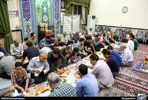 گزارش تصویری  | سفره های ساده افطار /  عکاس: احمد حسنی /شهرآرا