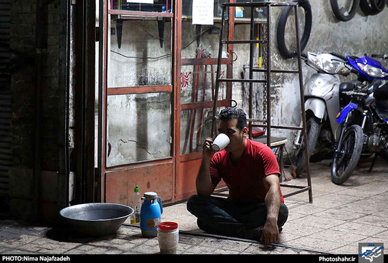گزارش تصویری  | سفره های ساده افطار /  عکاس: نیما نجف زاده  /شهرآرا