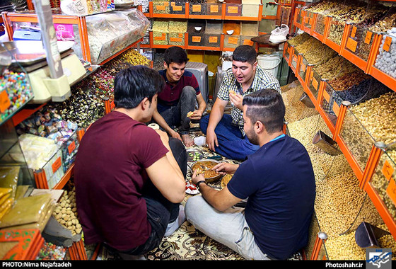 گزارش تصویری  | سفره های ساده افطار /  عکاس: نیما نجف زاده  /شهرآرا