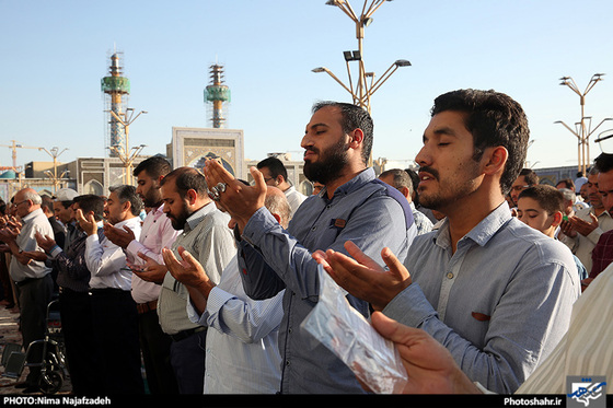 گزارش تصویری | اقامه نماز عید سعید فطر در حرم مطهر رضوی | عکاس : نیما نجف زاده  /شهرآرا