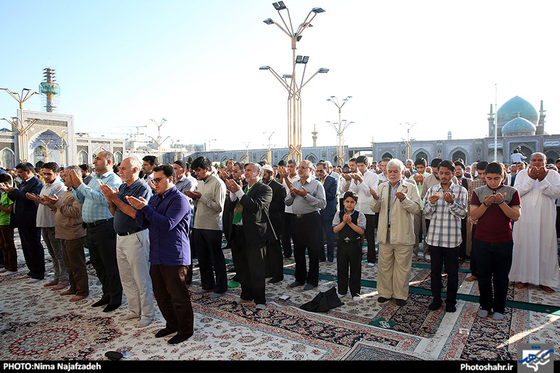 گزارش تصویری | اقامه نماز عید سعید فطر در حرم مطهر رضوی | عکاس : نیما نجف زاده  /شهرآرا