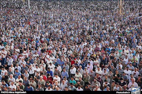 گزارش تصویری | اقامه نماز عید سعید فطر در حرم مطهر رضوی | عکاس : نیما نجف زاده  /شهرآرا