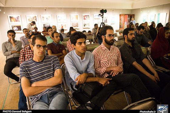 گزارش تصویری | کارگاه مروری بر عکاسی خبری ایران و جهان در نگارخانه رضوان | عکاس : داوود بهگام /شهرآرا