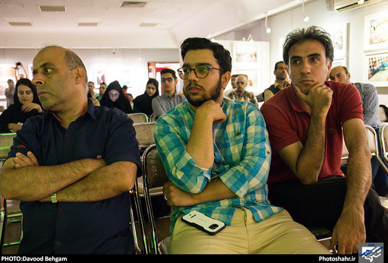 گزارش تصویری | کارگاه مروری بر عکاسی خبری ایران و جهان در نگارخانه رضوان | عکاس : داوود بهگام /شهرآرا