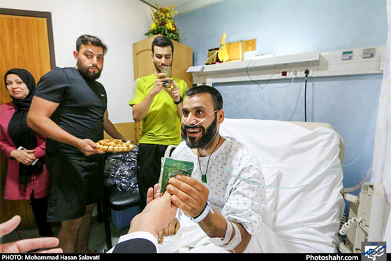 گزارش تصویری عیادت خادمان حرم رضوی از مجروحان حزب الله لبنان در بیروت. عکس : محمدحسن صلواتی/ شهرآرا
