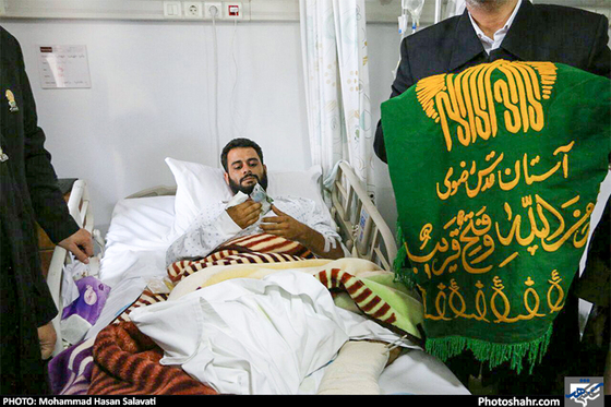 گزارش تصویری عیادت خادمان حرم رضوی از مجروحان حزب الله لبنان در بیروت. عکس : محمدحسن صلواتی/ شهرآرا