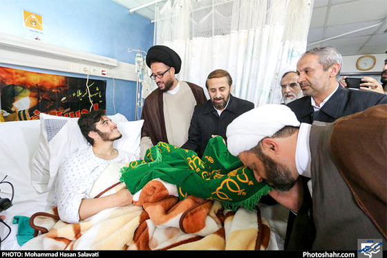 گزارش تصویری عیادت خادمان حرم رضوی از مجروحان حزب الله لبنان در بیروت. عکس : محمدحسن صلواتی/ شهرآرا