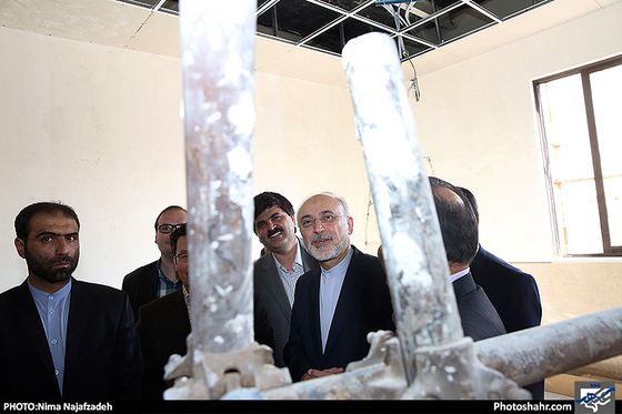 گزارش تصویری : بازدید علی اکبر صالحی و رئیس شورای شهر از دبیرستان انرژی اتمی مشهد / عکس:نیما نجف زاده/ شهرآرا